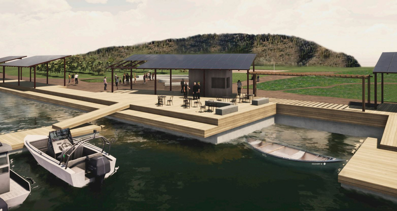 Rannassa on puiset leveät laiturit. Niillä on katokset, joissa on aurinkopaneeleja.