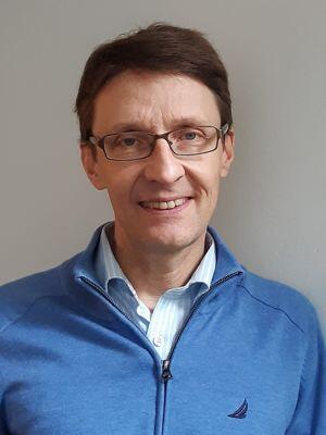 Kirjalija Markus Nummen kasvokuva.