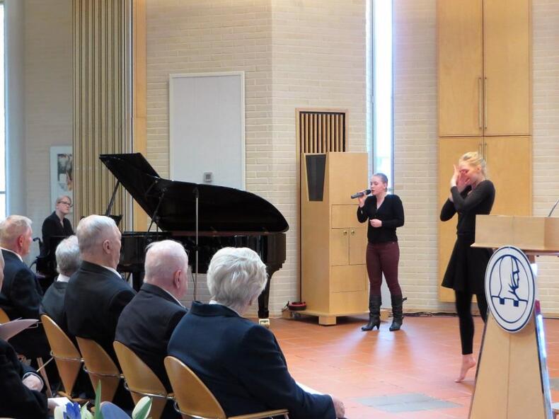 Suopellon koulun musiikki- ja tanssiesitys, Anni Kilpinen-piano, Aada Luukko -laulu ja Sanni Ruuska -tanssi.