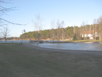 Matkailijanpuiston meren puoleinen allas