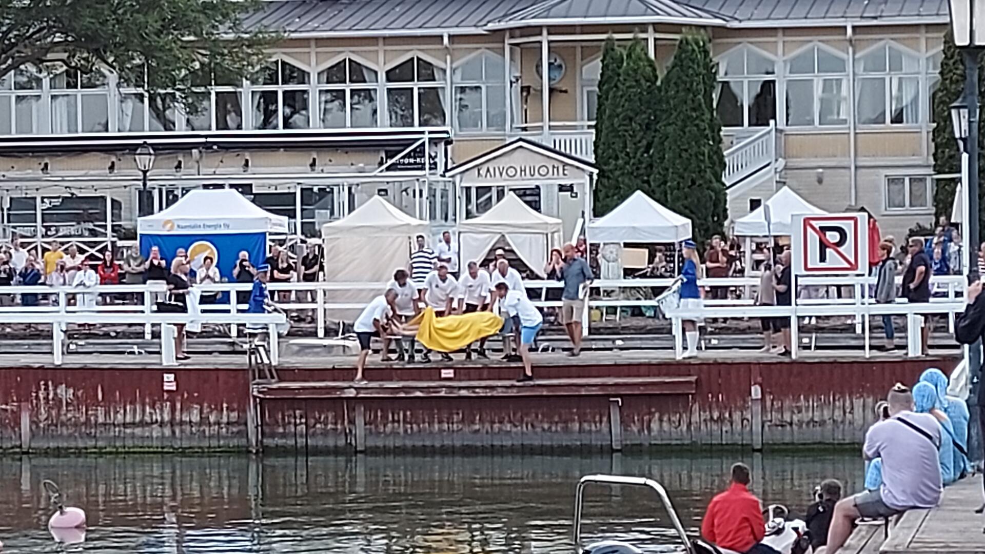 Unikeon heitto laiturilta