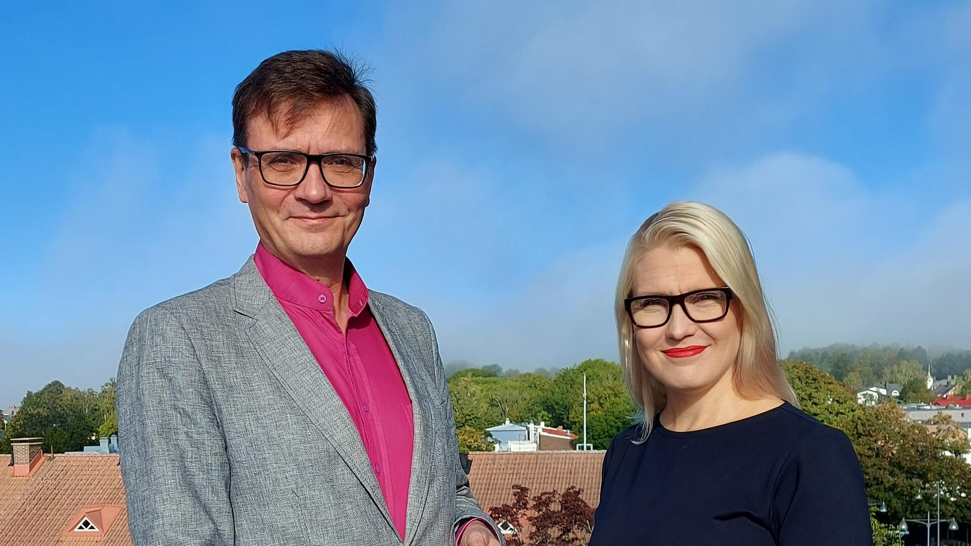 Turun AMK:n rehtori-toimitusjohtaja Vesa Taatila ja Naantalin kaupunginjohtaja Laura Leppänen.