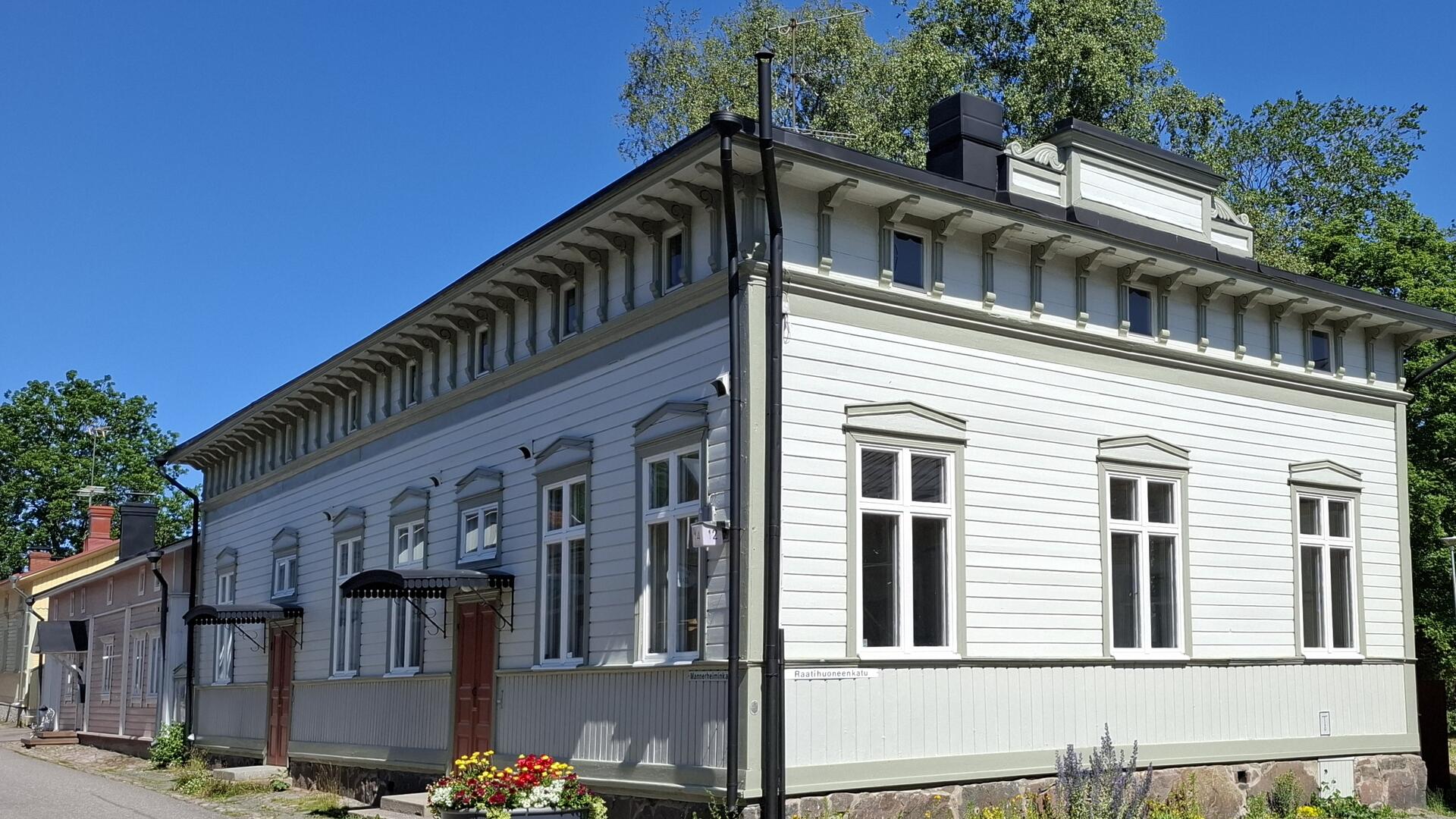 Raatihuone Mannerheiminkadulta kuvattuna, AS