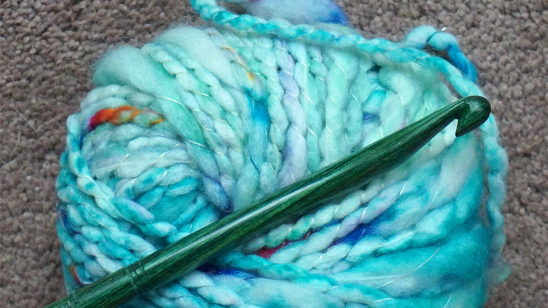 lankakerä ja virkkauskoukku