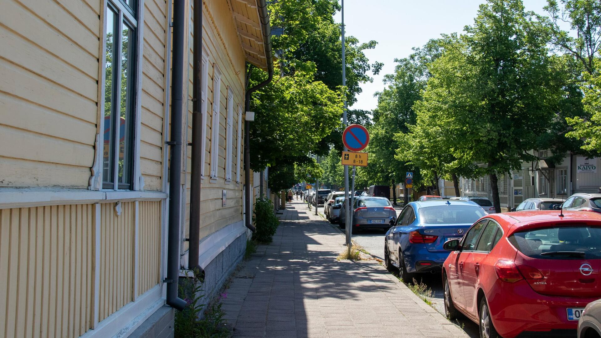 Autoja parkissa Kaivokadulla.