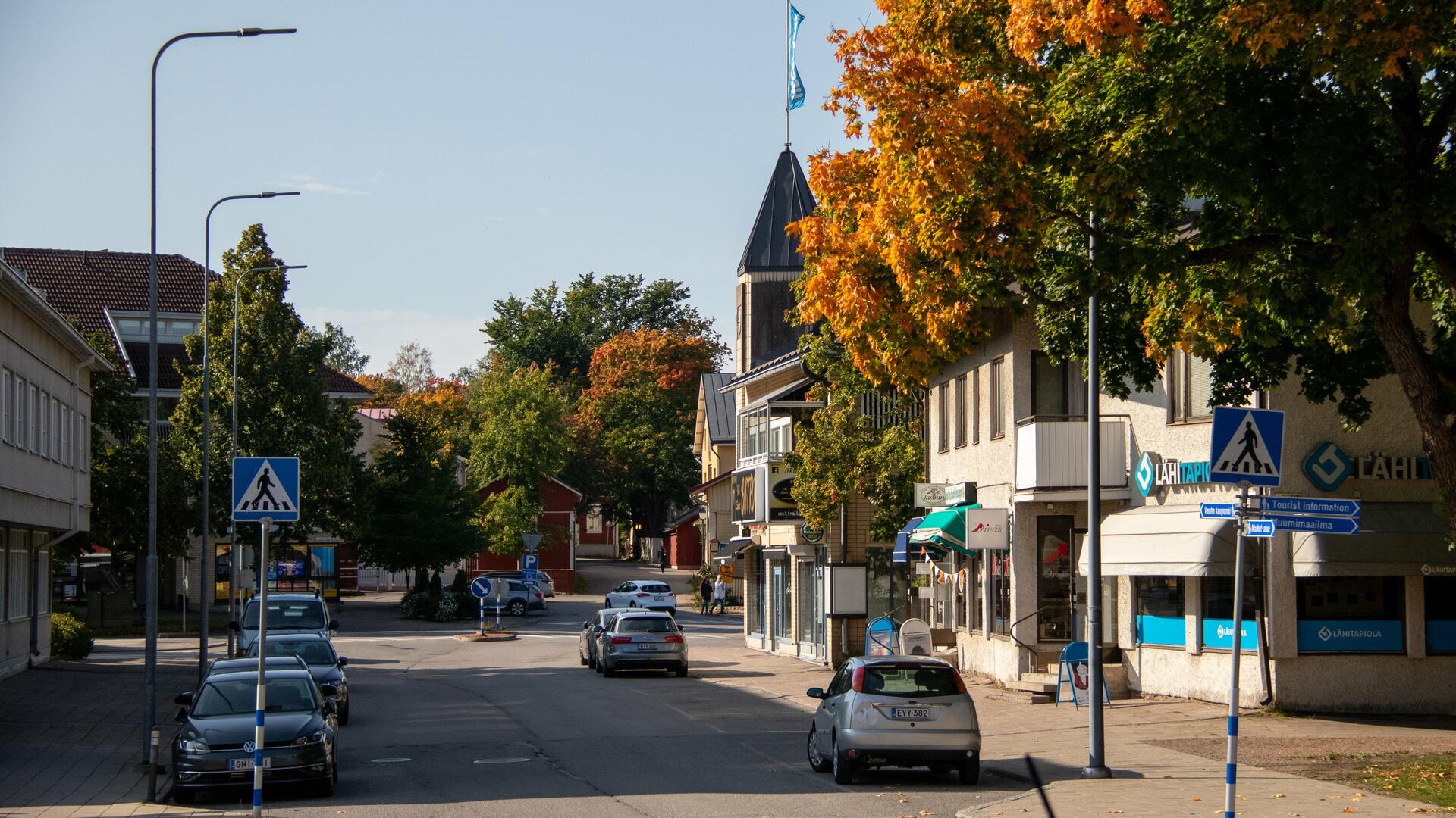 Tullikatu Kaivokadulle päin kuvattuna.