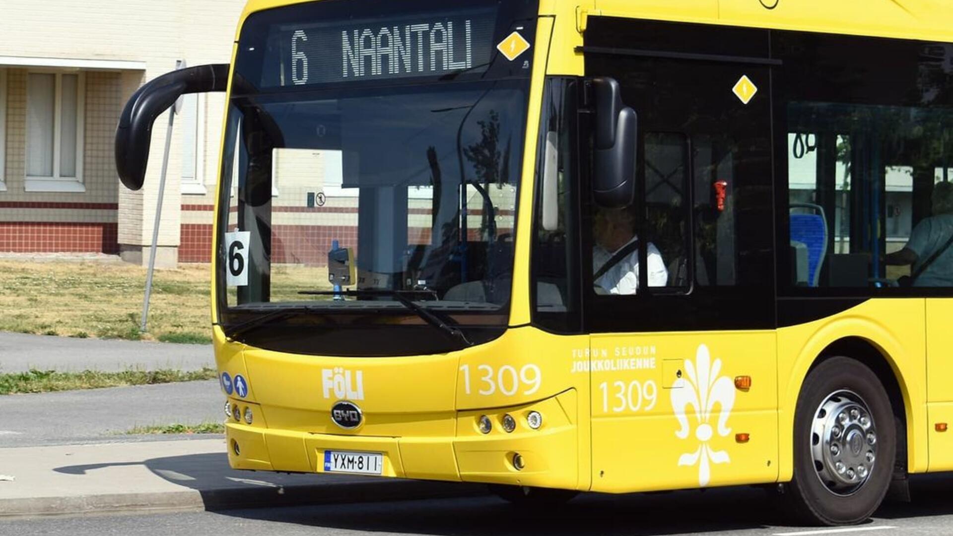 Fölin sähköbussi linja Naantaliin