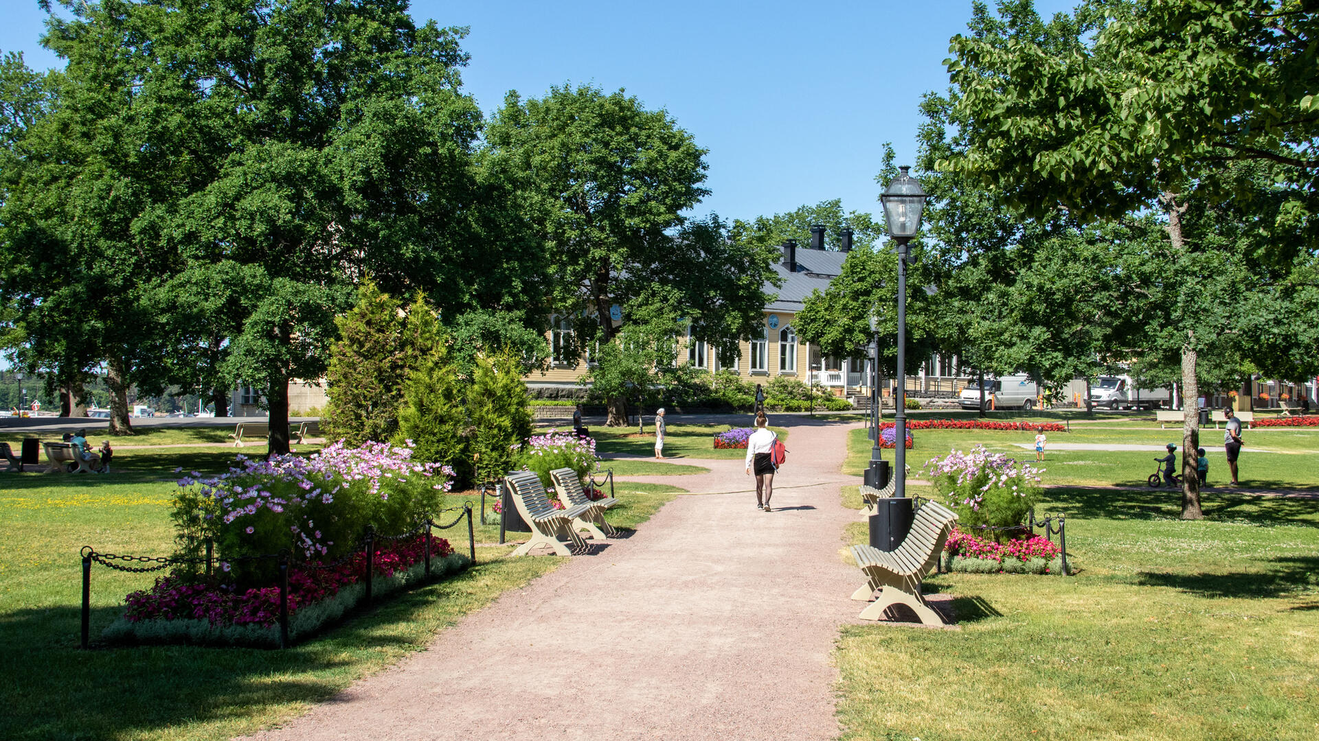 Kesäkuva Kirkkopuistosta