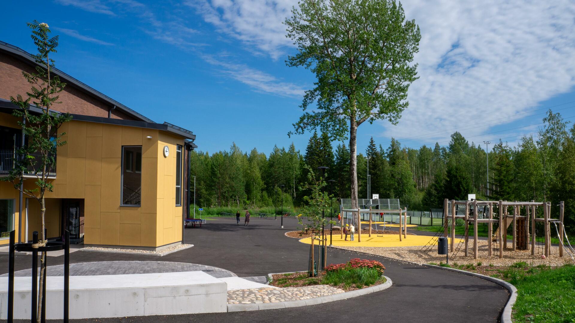 Luonnonmaan perhetalo