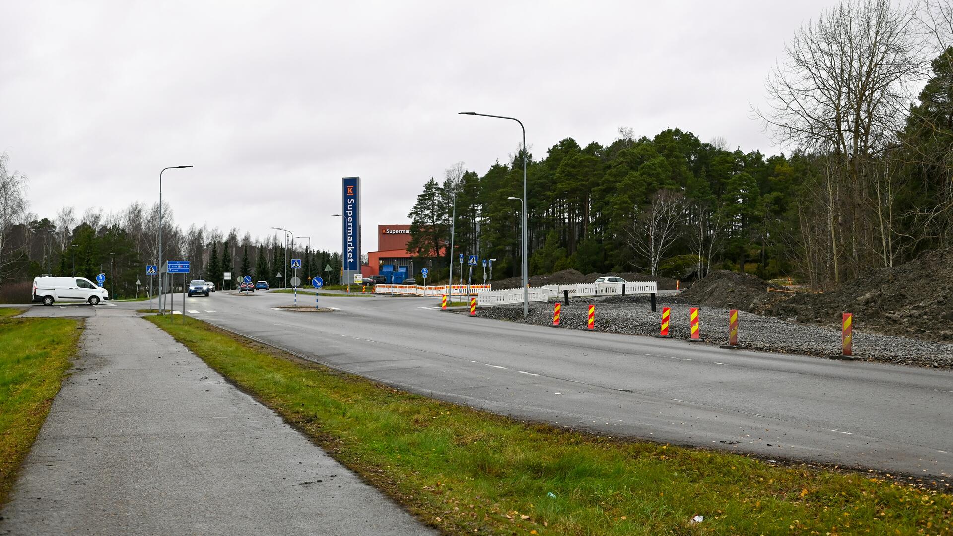 Ruonan yhdystien ja Rautakadun risteys. 