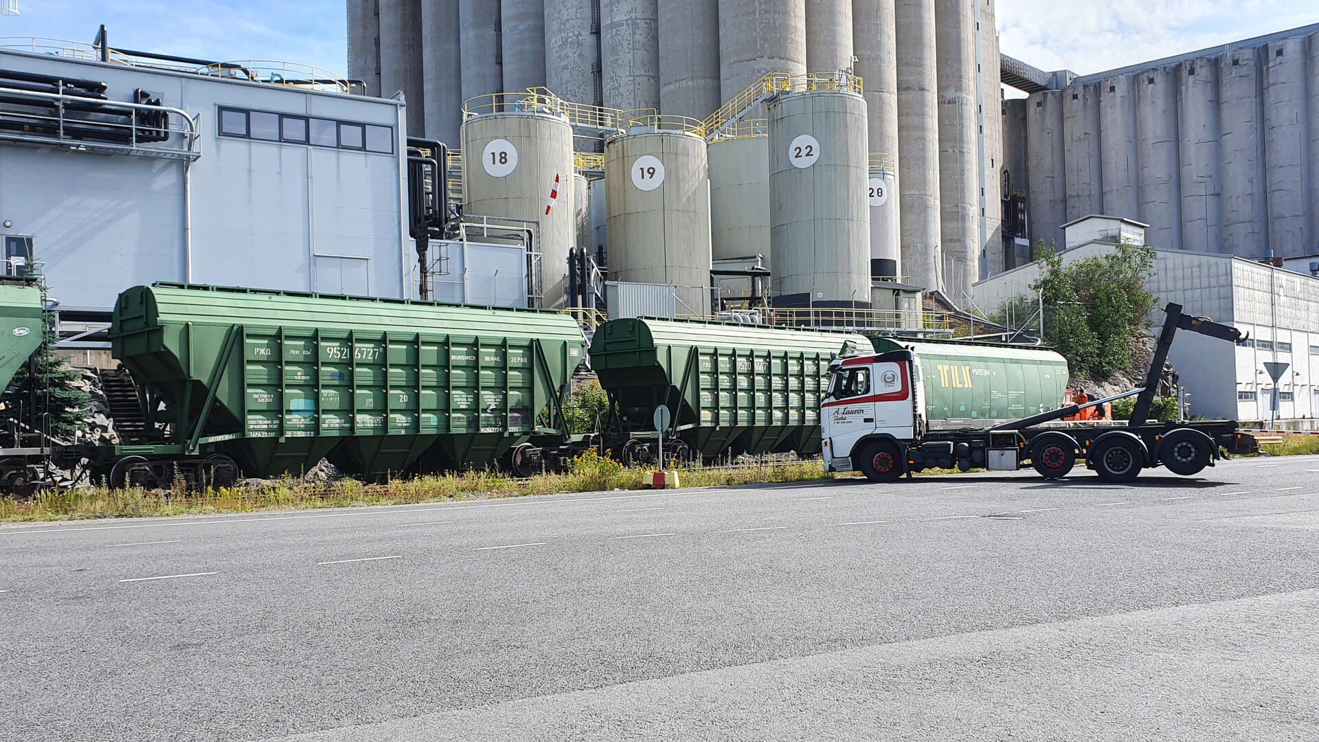 Junavaunuja Naantalin satamassa.