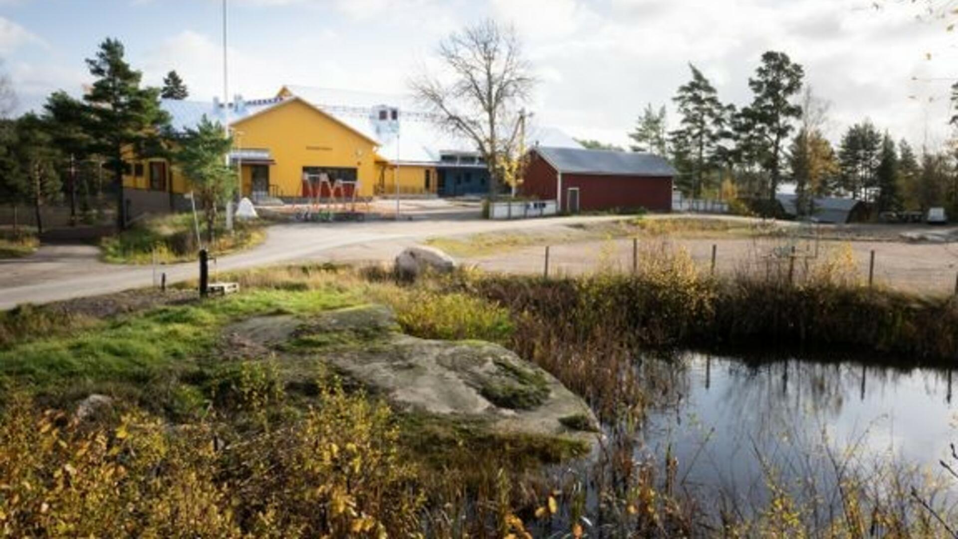 Velkuan hirsikoulu Palvan saaressa