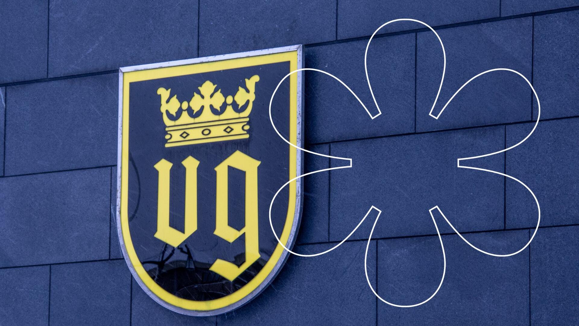 Naantalin vaakuna kaupungintalon seinässä. Kuvan päällä Onnellinen aurinko -logo.