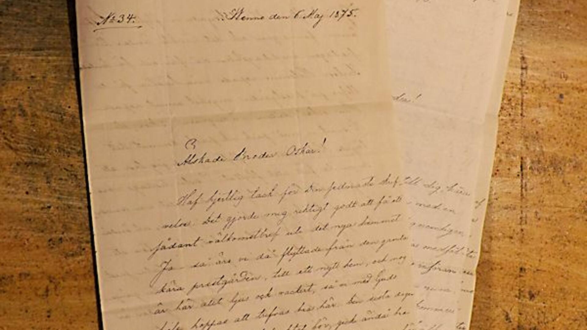 vanha kirje pöydällä