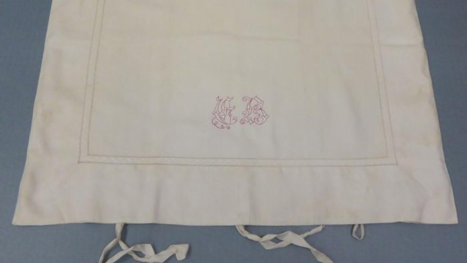 valkoinen tyynyliina