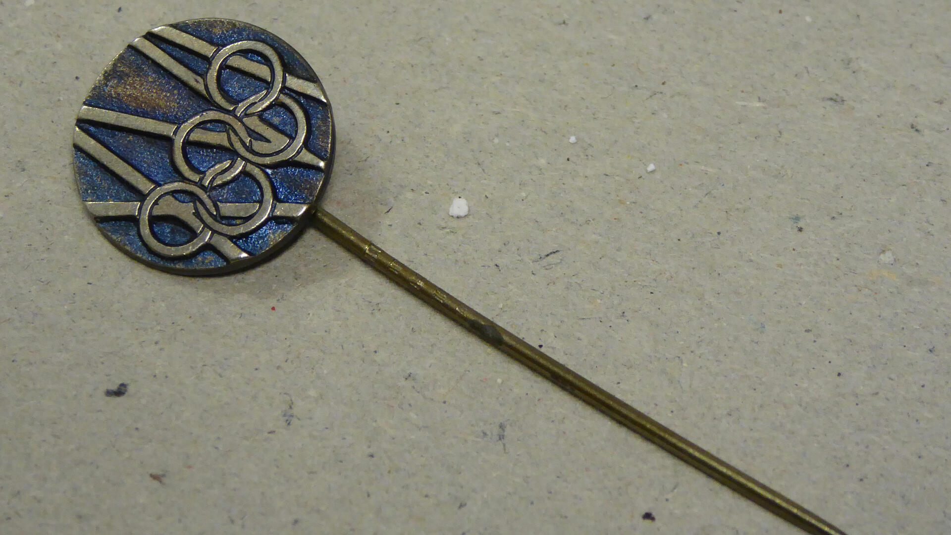 metallinen olympianeula