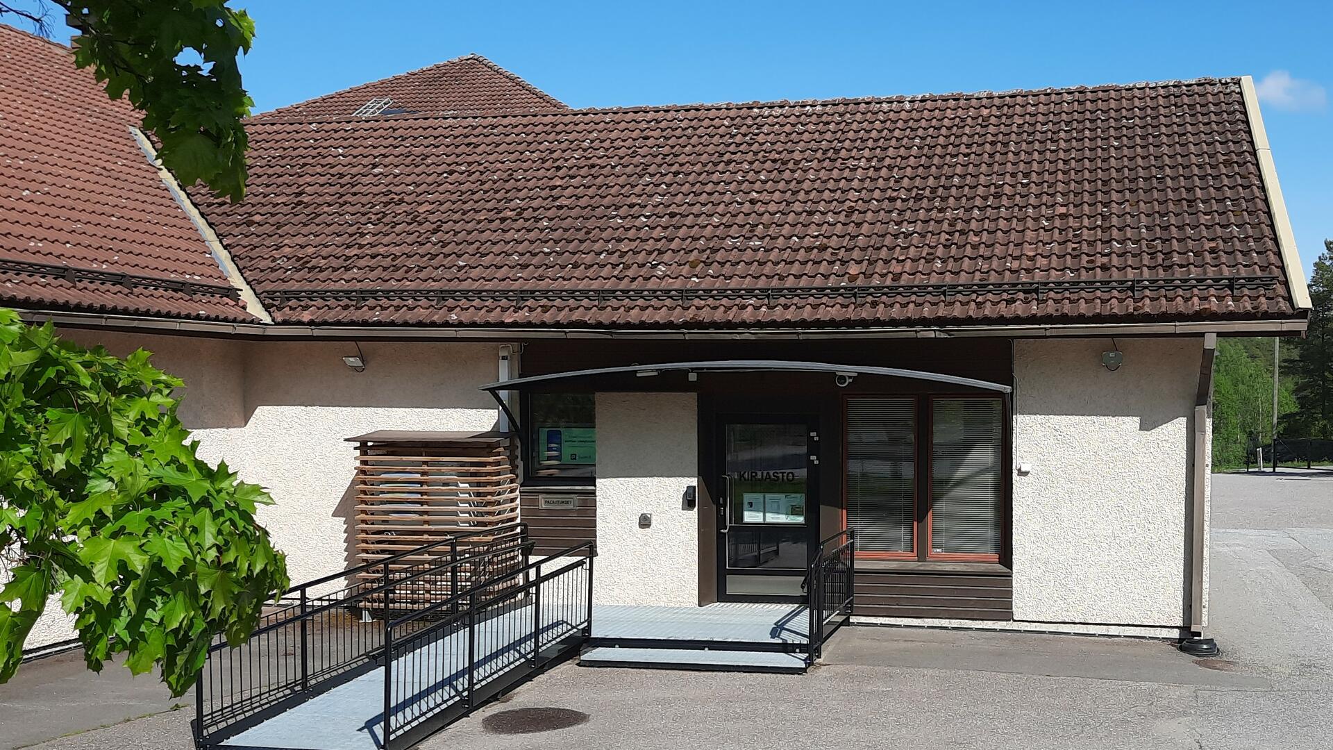 Merimaskun kirjastorakennus.