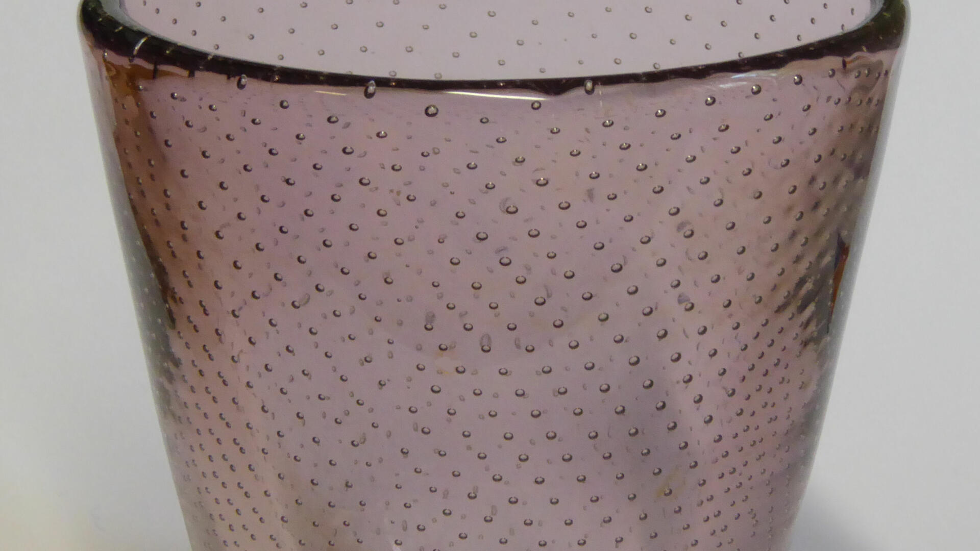 heleän liila lasimaljakko