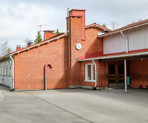 Lietsalan koulun piha.