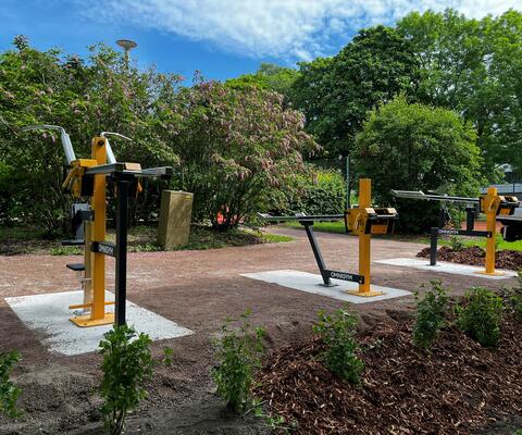 Kirkkopuiston ulkokuntoilulaitteet.