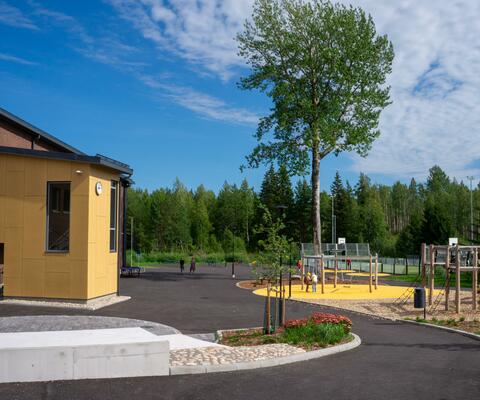 Luonnonmaan perhetalo