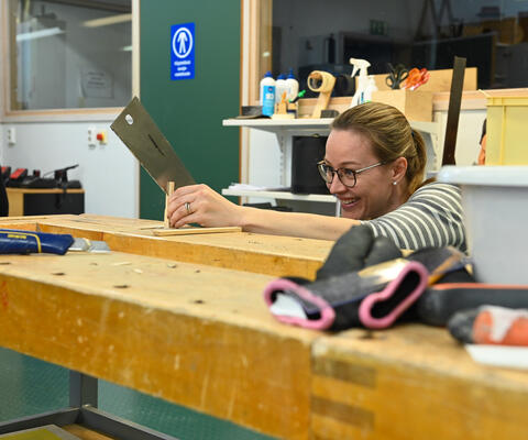 Ikkunan kunnostamista kurssilla