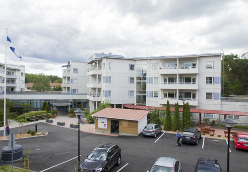 Aurinkosäätiön palvelutalo ulkoapäin kuvattuna