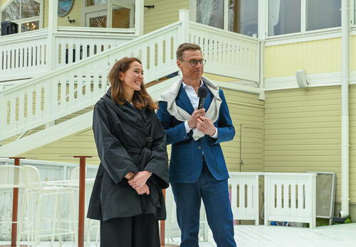 Tasavallan presidentti Alexander Stubb ja rouva Suzanne Innes-Stubb.