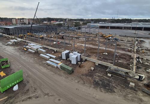 Prisman työmaalla ensimmäisiä perustuksia.