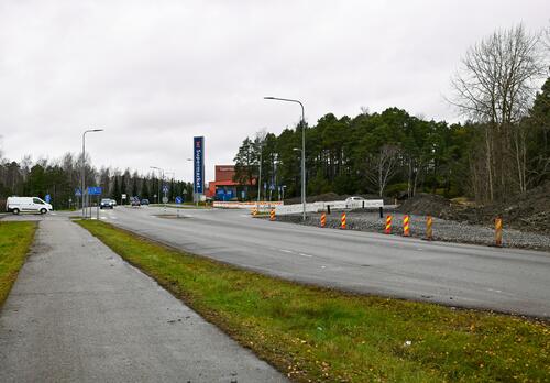 Ruonan yhdystien ja Rautakadun risteys. 