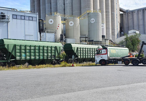 Junavaunuja Naantalin satamassa.