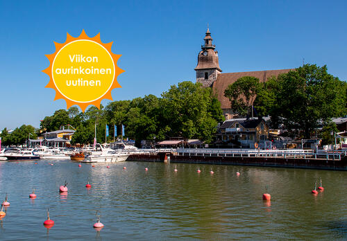Viikon aurinkoinen uutinen -logo. Kesäinen Vanhankaupungin ranta.