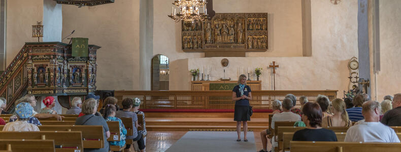 Keskiaikaisen luostarikirkon salat -kierros Naantalin kirkossa.  Kierros esittelee Naantalin kirkon tarinan mielenkiintoisesti ja sopii erinomaisesti historiasta ja kulttuurista kiinnostuneille.